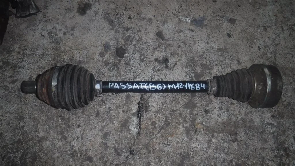 Полуось передняя левая Volkswagen Passat B6 (2005—2010)