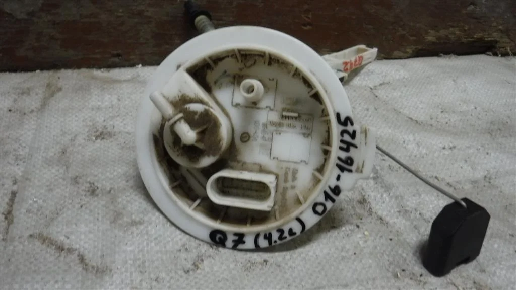 Датчик уровня топлива Audi Q7 4L (2005—2009)