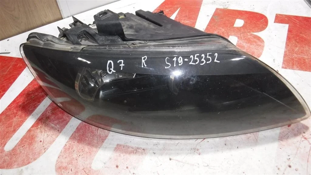 Фара правая Audi Q7 4L (2005—2009)