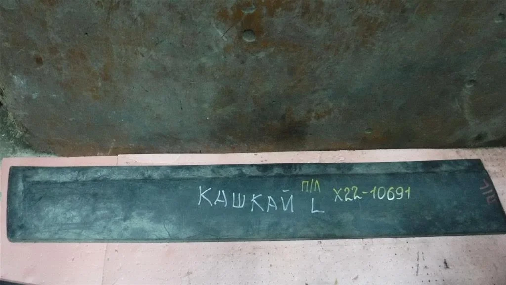 Молдинг передней левой двери Nissan Qashqai I (2006—2010)