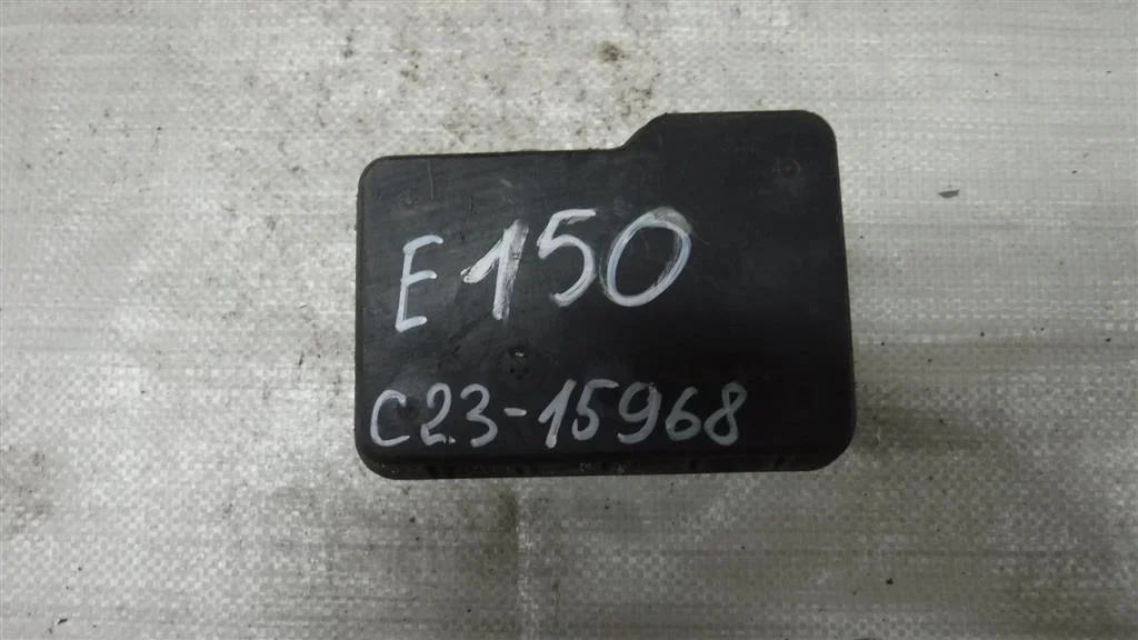 Блок ABS (насос) Toyota RAV4 II (2000—2003)