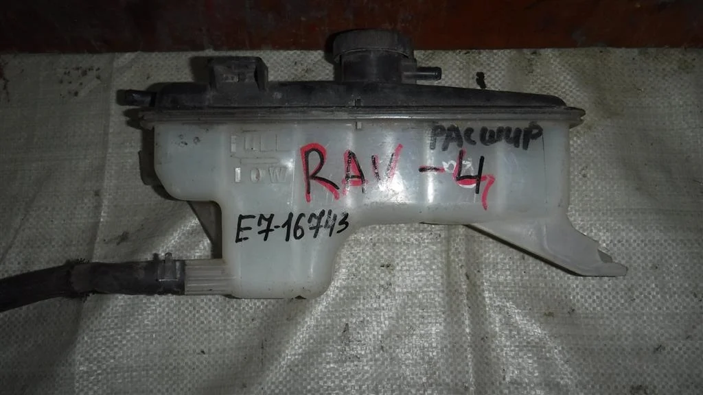 Бачок расширительный Toyota RAV4 III (2005—2010)