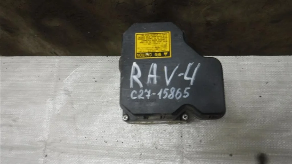 Блок ABS (насос) Toyota RAV4 III (2005—2010)