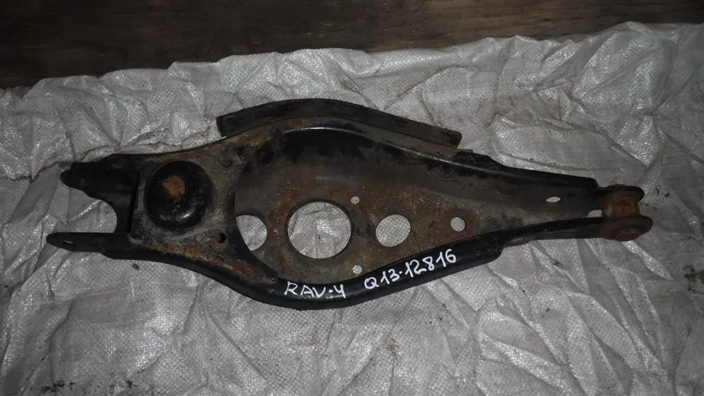 Рычаг задний поперечный левый Toyota RAV4 III (2005—2010)