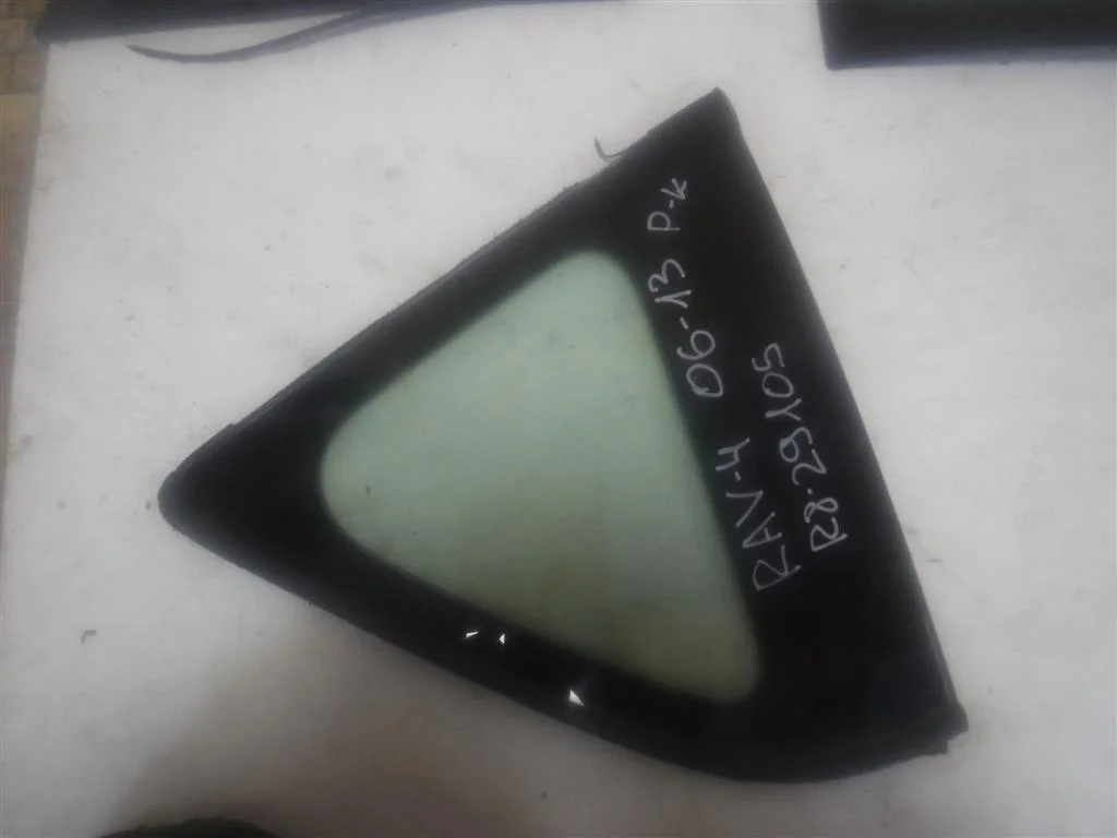 Стекло кузовное глухое правое Toyota RAV4 III (2005—2010)