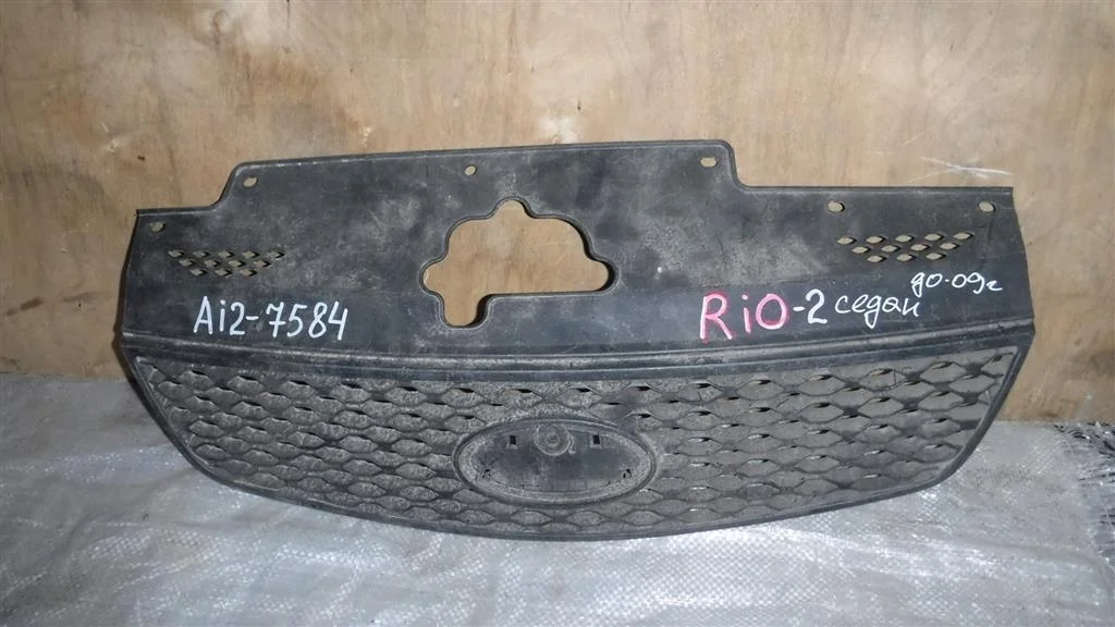 Решетка радиатора KIA RIO II (2005—2009)