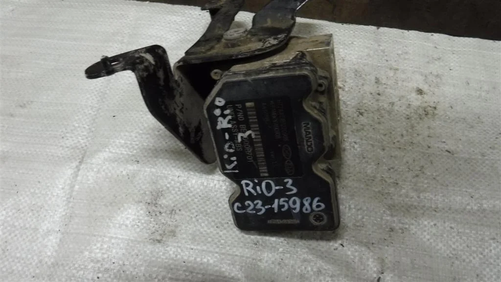 Блок ABS (насос) KIA RIO III (2011—2015)