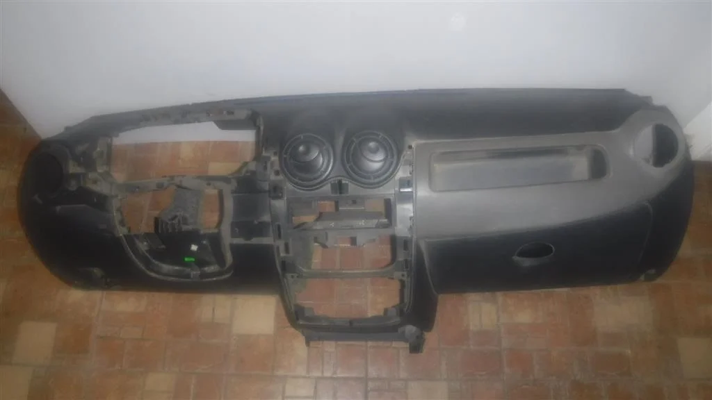 Торпедо Renault Sandero I (2009—2014)