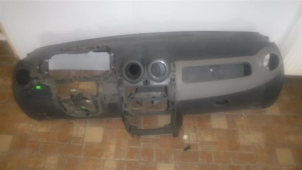 Торпедо Renault Sandero I (2009—2014)