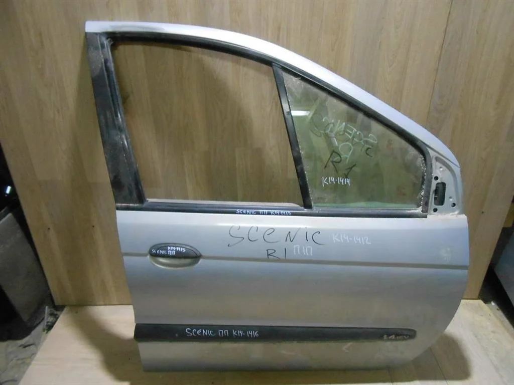 Дверь передняя правая Renault Scenic I (1996—1999)