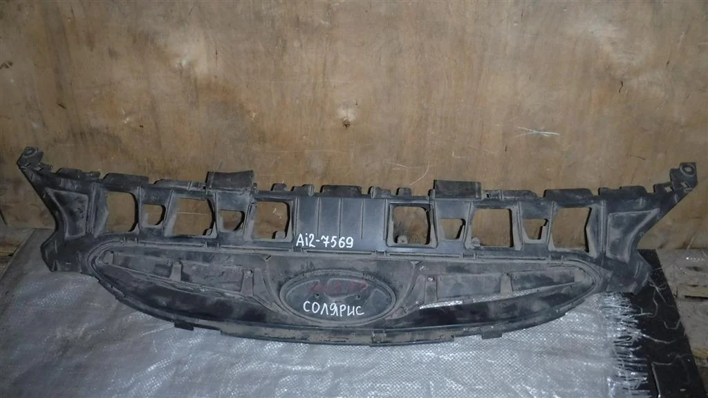 Решетка радиатора Hyundai Solaris I (2010—2014)