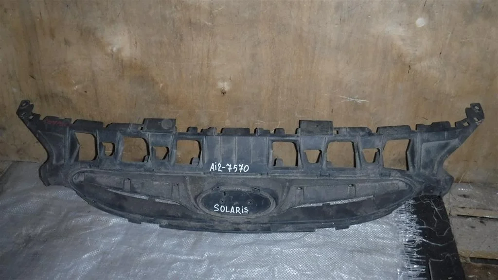 Решетка радиатора Hyundai Solaris I (2010—2014)