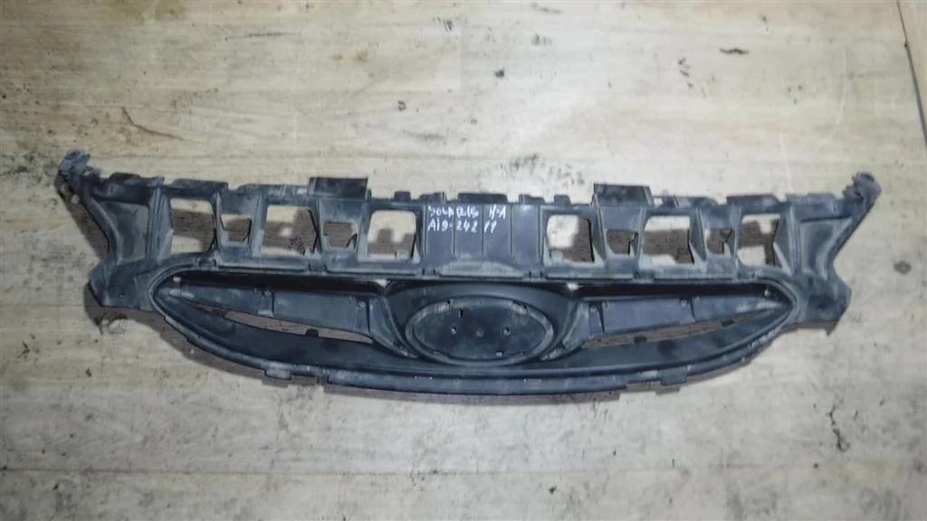 Решетка радиатора Hyundai Solaris I (2010—2014)