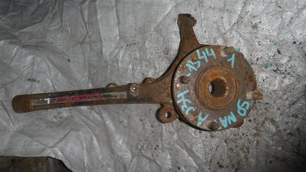 Кулак поворотный передний левый Hyundai Sonata IV рестайлинг (2001—2012)