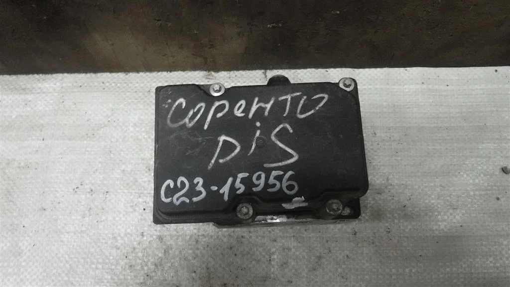 Блок ABS (насос) KIA Sorento I (2002—2006)