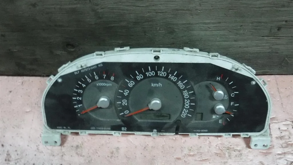Панель приборов KIA Sorento I (2002—2006)