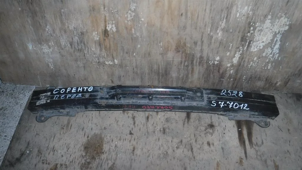 Усилитель переднего бампера KIA Sorento I (2002—2006)