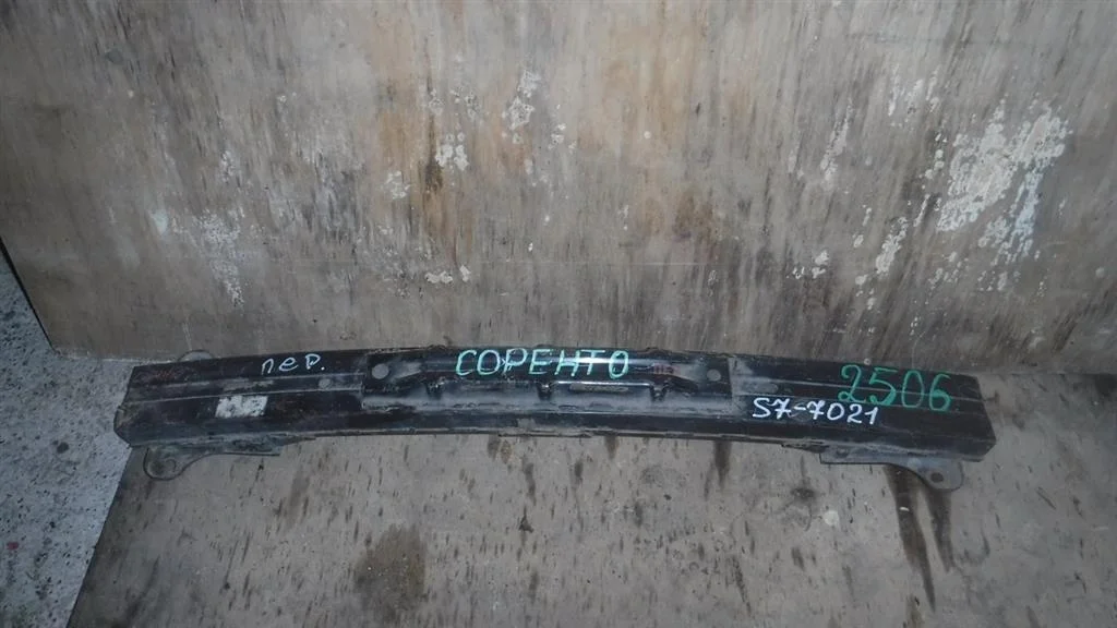 Усилитель переднего бампера KIA Sorento I (2002—2006)