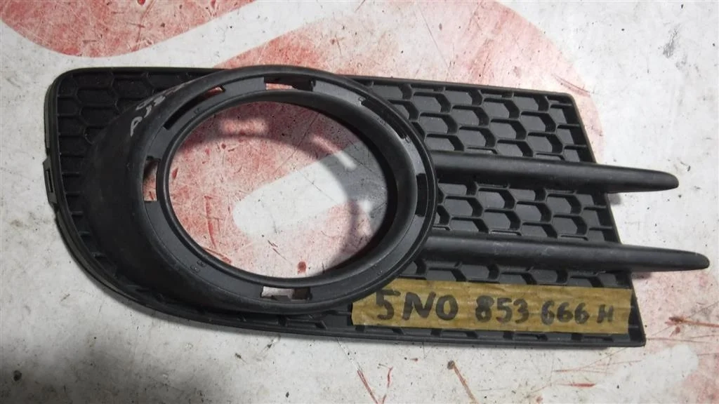 Решетка в бампер правая Volkswagen Tiguan I (2007—2011)