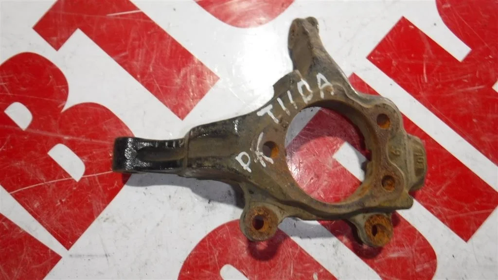 Кулак поворотный передний левый Nissan Tiida C11 (2004—2012)