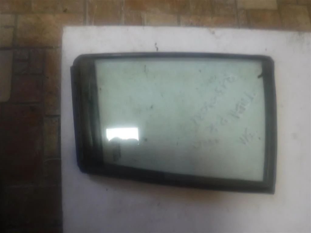 Стекло двери задней левой (форточка) Nissan Tiida C11 (2004—2012)