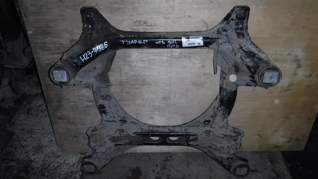 Балка подмоторная Volkswagen Touareg I (2002—2006)