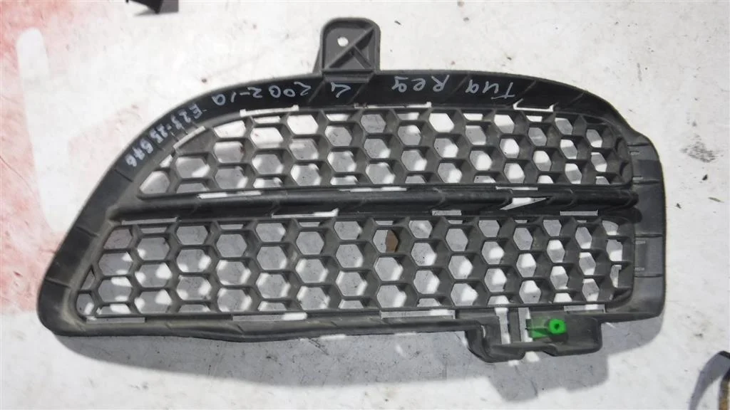 Решетка в бампер левая Volkswagen Touareg I (2002—2006)