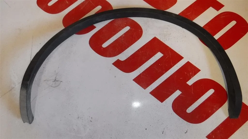 Накладка заднего крыла правого Volkswagen Touareg II (2010—2014)