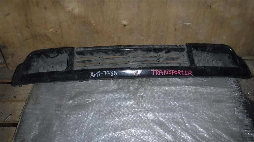 Решетка в бампер центральная Volkswagen Transporter T5 (2003—2009)