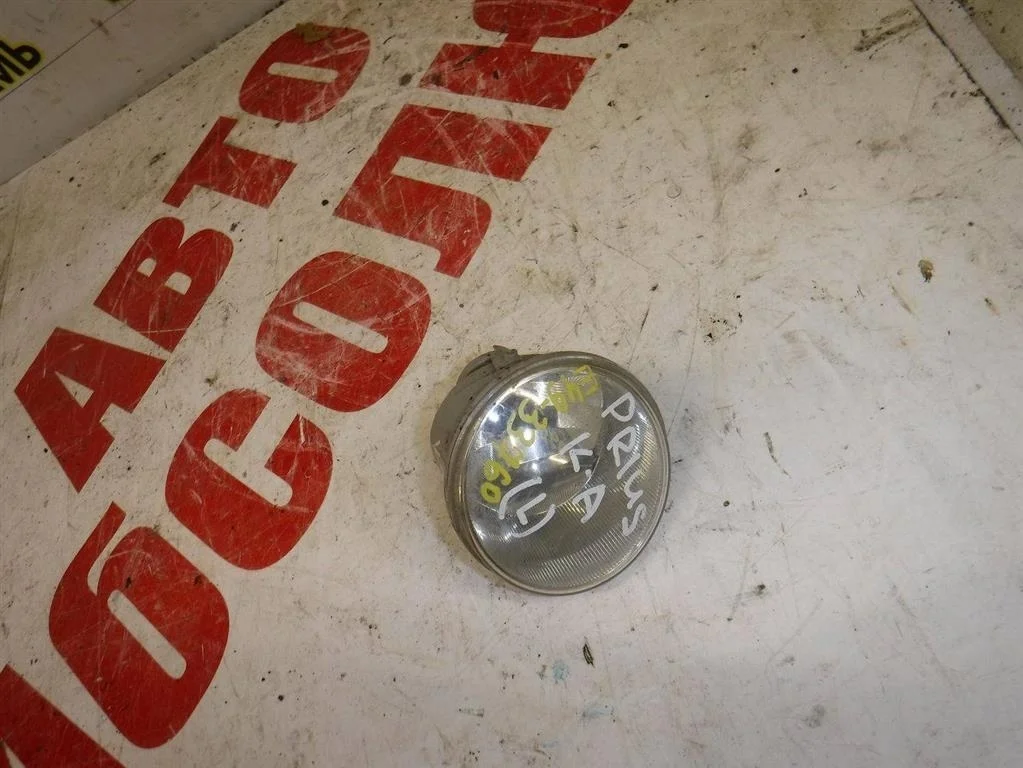 Фара противотуманная левая Toyota Prius III (2009—2011)