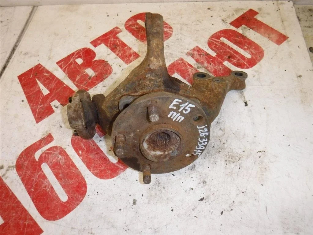 Кулак поворотный передний правый Toyota Corolla X (2006—2010)