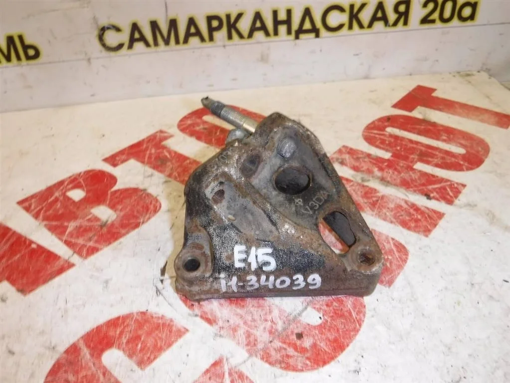 Кронштейн двигателя правый Toyota Corolla X (2006—2010)