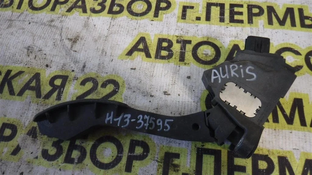 Педаль газа Toyota Auris E150 (2006—2010)