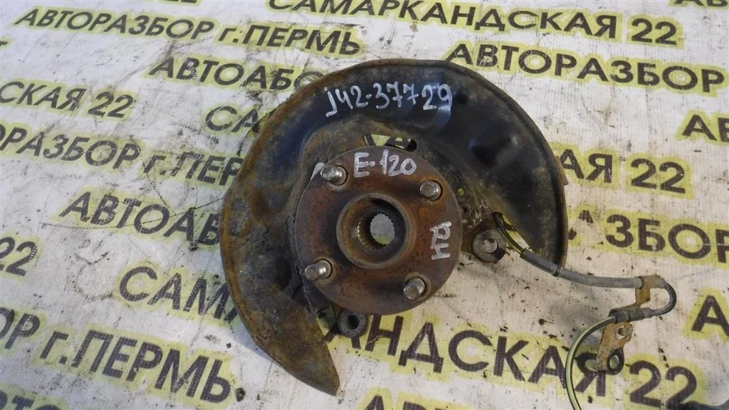 Кулак поворотный передний правый Toyota Corolla IX (2000—2004)