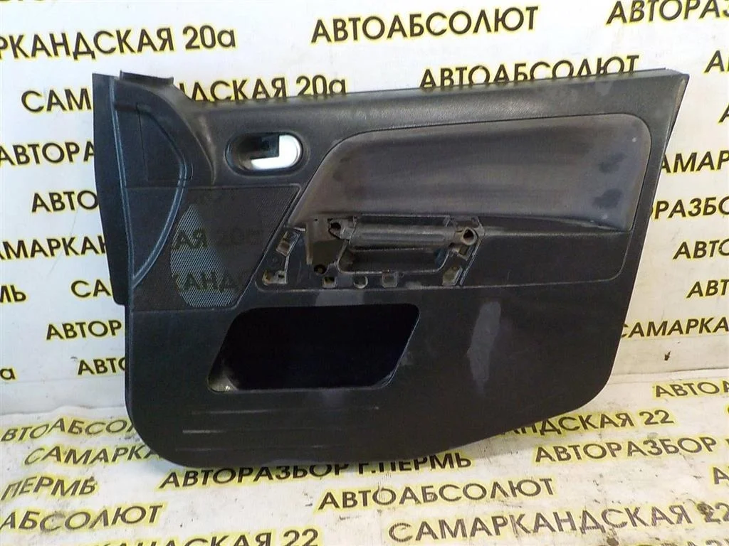 Обшивка двери передней правой Ford Fusion I рестайлинг (2005—2012)