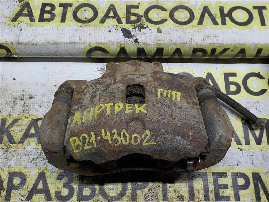 Суппорт передний правый Mitsubishi Outlander I (2002—2009)