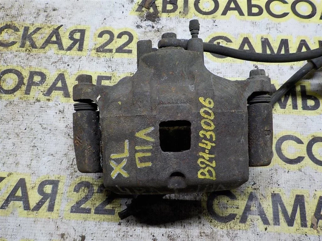 Суппорт передний левый Mitsubishi Outlander I (2002—2009)