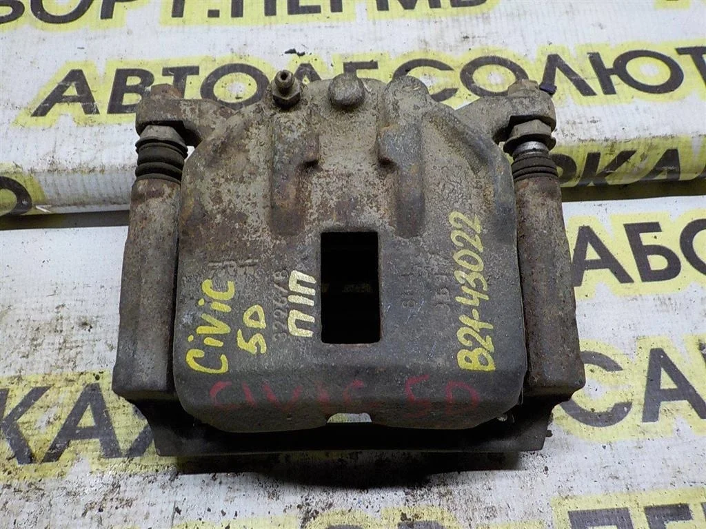 Суппорт передний правый Honda Civic VIII (2005—2009)