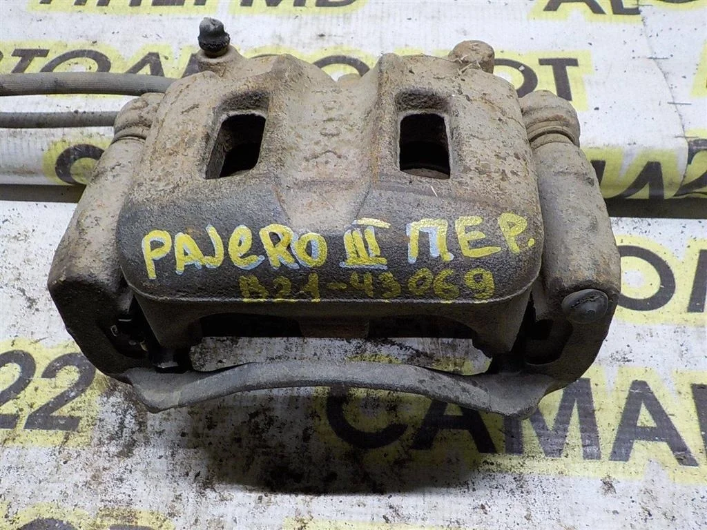 Суппорт передний правый Mitsubishi Pajero III (1999—2003)