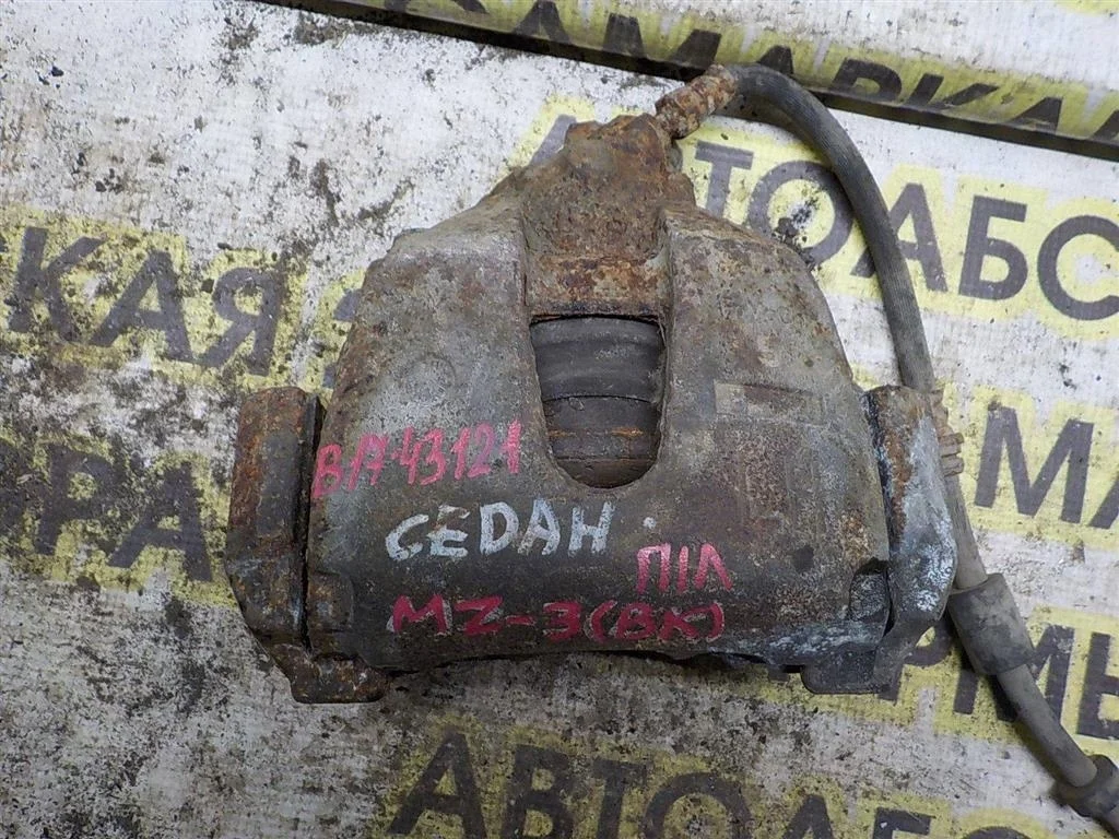Суппорт передний левый Mazda 3 BK (2003—2006)