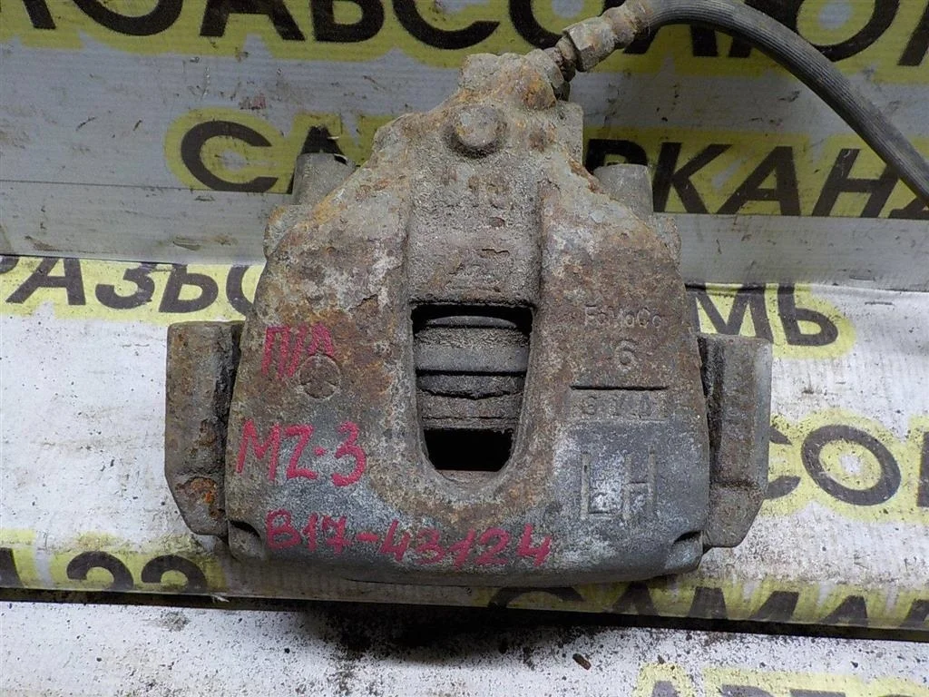 Суппорт передний левый Mazda 3 BL (2008—2011)