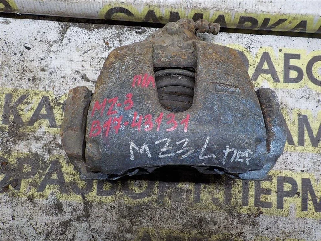 Суппорт передний левый Mazda 3 BL (2008—2011)