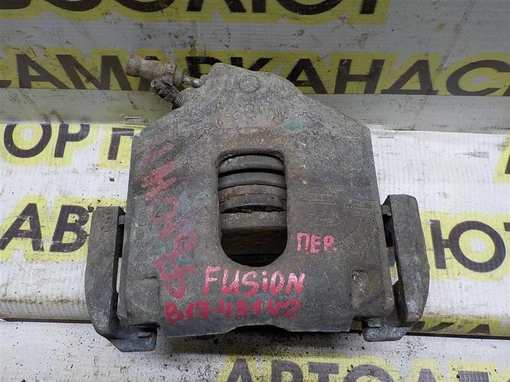 Суппорт передний правый Ford Fusion I рестайлинг (2005—2012)