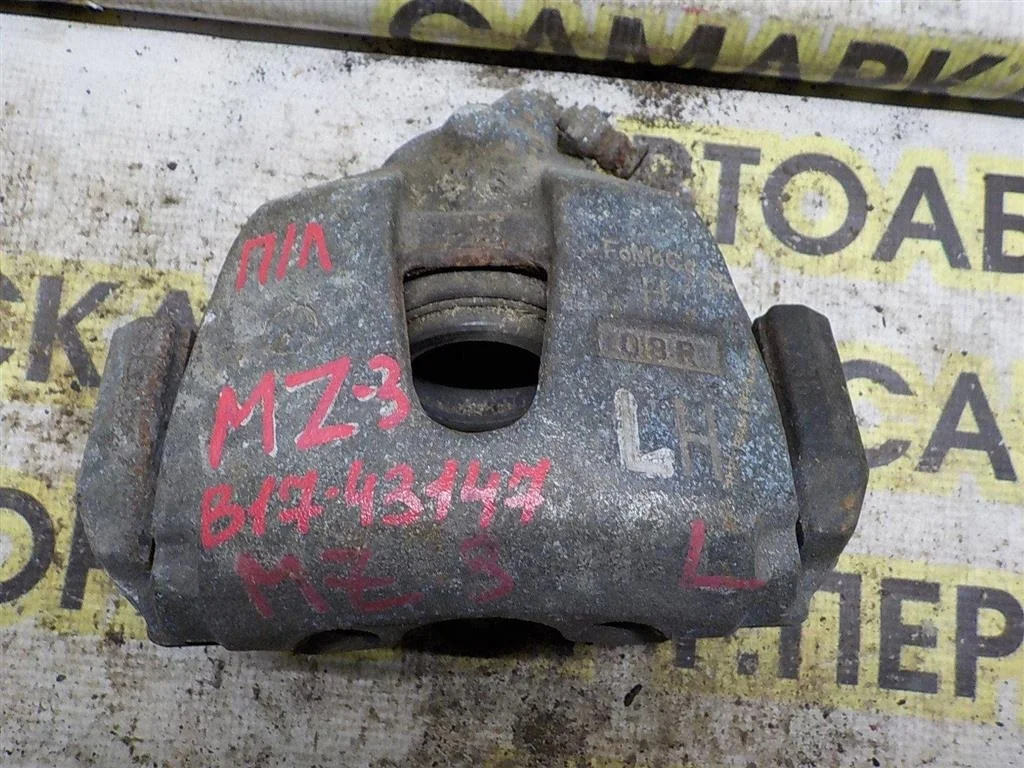 Суппорт передний левый Mazda 3 BK (2003—2006)