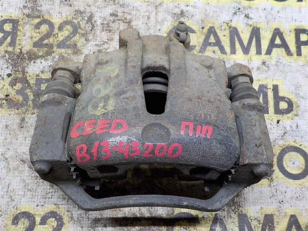 Суппорт передний правый KIA Ceed ED (2006—2010)