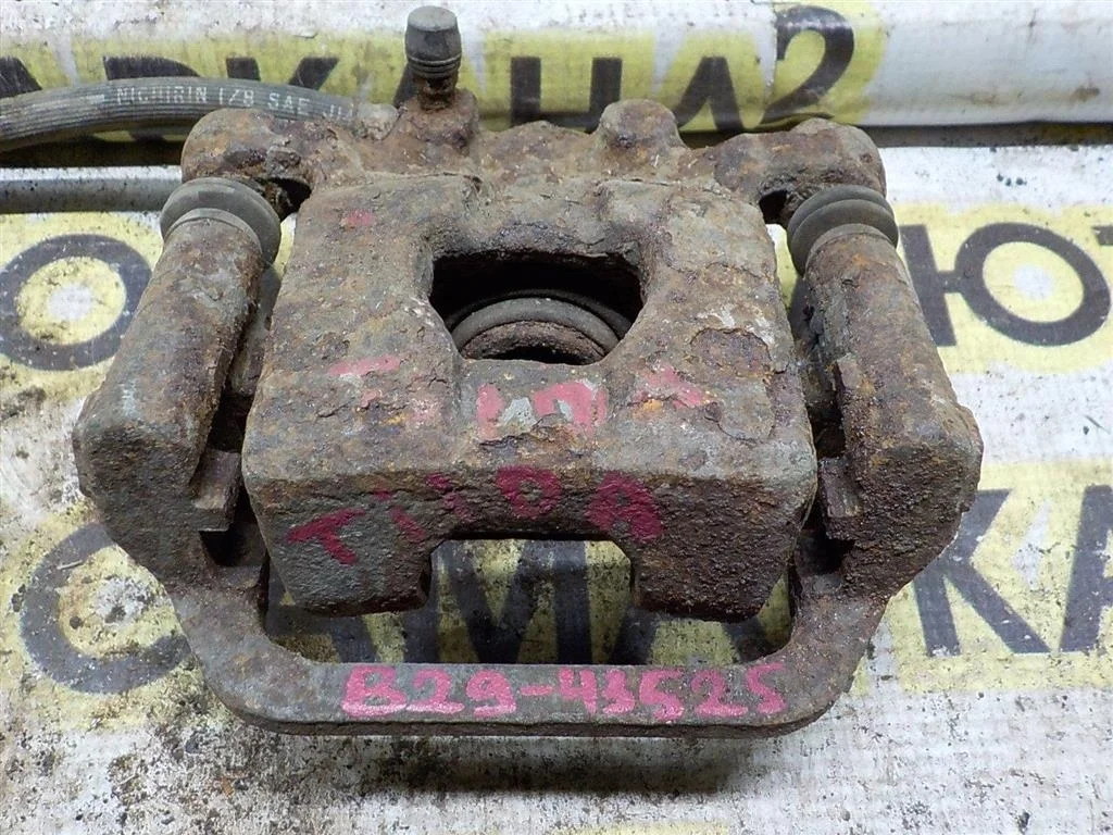 Суппорт задний левый Nissan Tiida C11 (2004—2012)