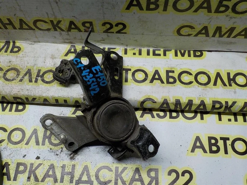 Опора двигателя правая Toyota Corolla X (2006—2010)