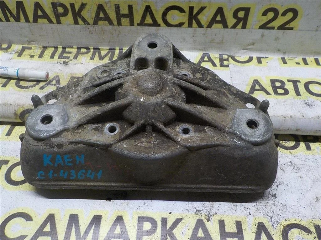 Кронштейн амортизатора Porsche Cayenne I (2002—2007)