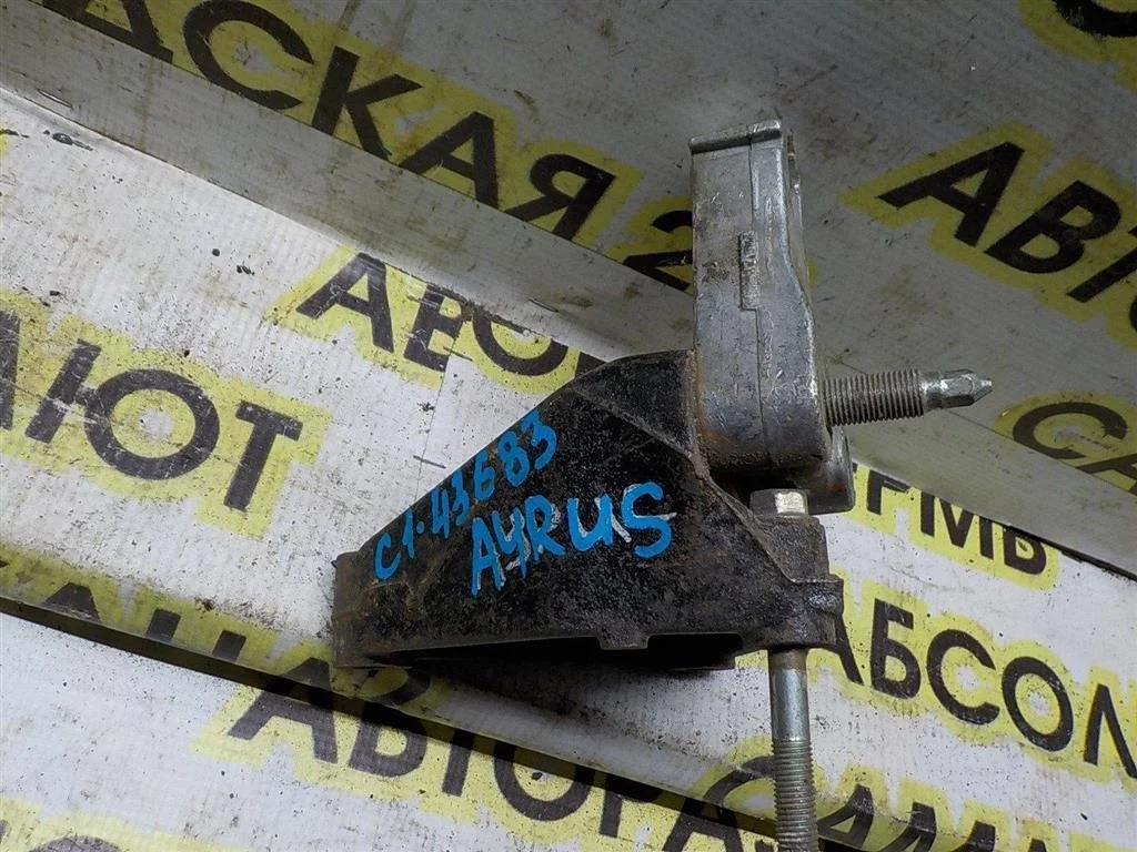 Кронштейн двигателя правый Toyota Auris E150 (2006—2010)