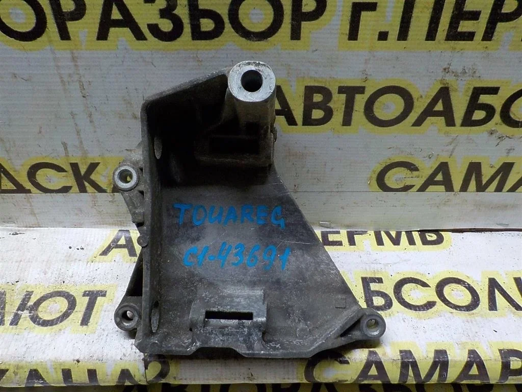 Кронштейн генератора Volkswagen Touareg I (2002—2006)